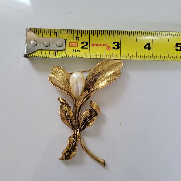 Vintage M Jent Brooch Women's Faux Pearl Textural Gold Tone Floral Signed - Picture 8 of 8